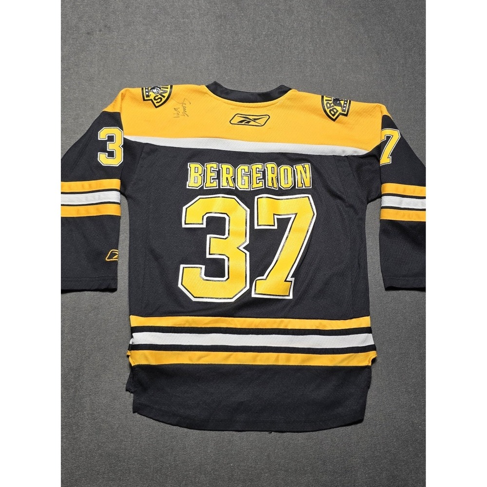 Reebok‎ Boston Bruins Bergeron 37 Youth L/XL Black Hockey Jersey Signed - Picture 5 of 10